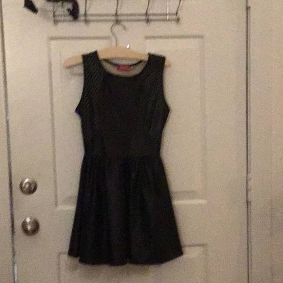 Black dress - Picture 2 of 2
